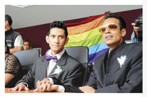Parejas del mismo sexo por temor al rechazo o a la burla social se han visto obligados a ocultar su sexualidad.