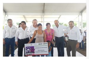 En Altamira, Egidio Torre Cantú y Rosario Robles llevan a cabo entrega de escrituras entre otros apoyos.