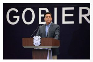 El gobernador electo Francisco Javier Cabeza de Vaca, reiteró que cumplirá su compromiso hecho con los tamaulipecos de encabezar un gobierno plural y ciudadano, al dar a conocer en Tampico su gabinete.