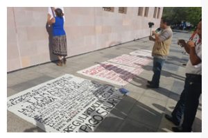 Protagoniza maestra en huelga de hambre, primer plantón en el nuevo gobierno.