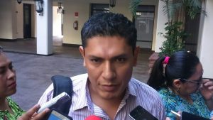 Asegura subsecretario de egresos estatal, Arturo Soto, que el pago por la tenencia automotriz "de que se va, se va".